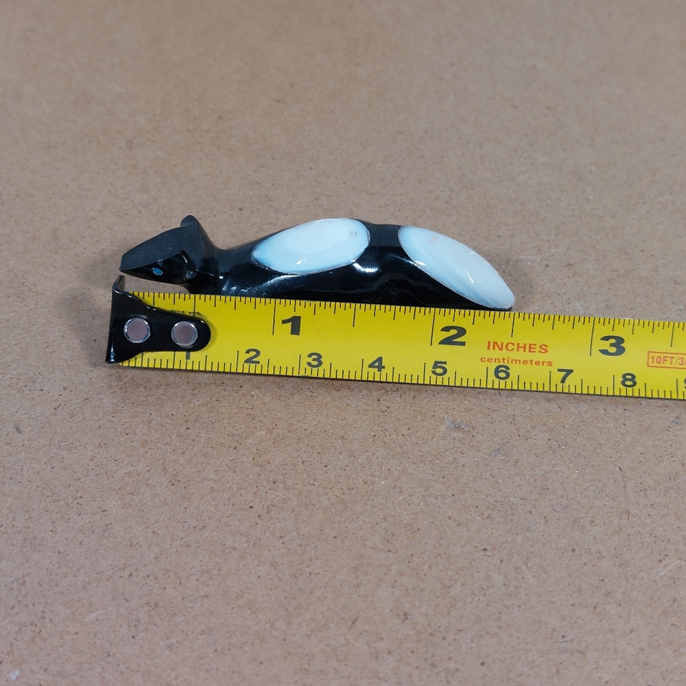 ZUNI FETISH Skunk Calvert Bowannie Black Mother of Pearl Figurine Signed - Picture 7 of 8